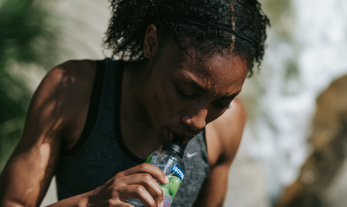 Wat is een isotone drank — en heb je die nodig tijdens het sporten?