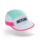 Hardlooppet in wit met roze en mint details met INCYLENCE-opdruk, licht schuin vooraanzicht, witte achtergrond